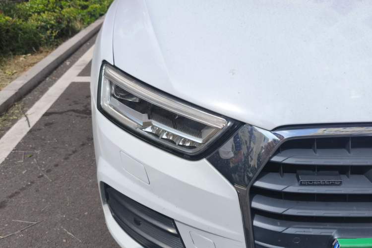 Used Audi Q3 2018 30th Anniversary Edition 30 TFSI Fashion Model Right Front Headlight