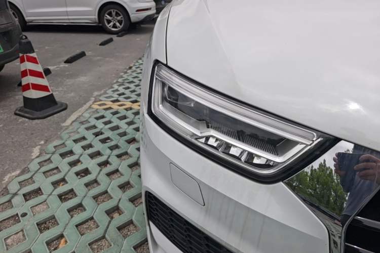 Used Audi Q3 2018 30th Anniversary Edition 35 TFSI Sport Model Right Front Headlight