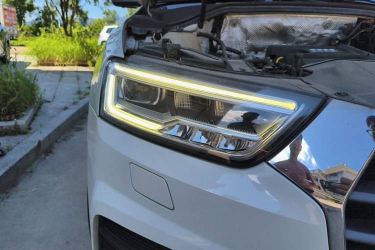 Used Audi Q3 2018 30th Anniversary Edition 30 TFSI Fashion Model Right Front Headlight