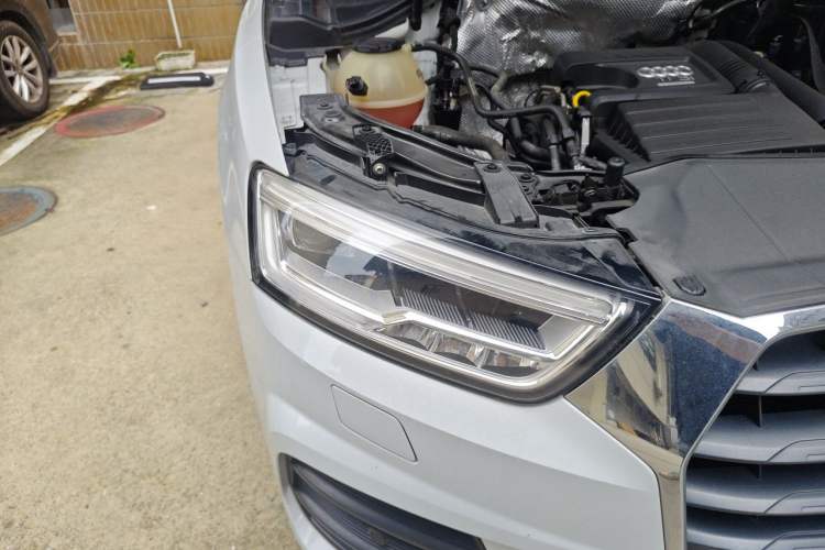Used Audi Q3 2018 30th Anniversary Edition 30 TFSI Fashion Model Right Front Headlight