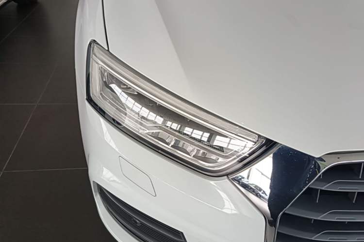 Used Audi Q3 2018 30th Anniversary Edition 30 TFSI Fashion Model Right Front Headlight