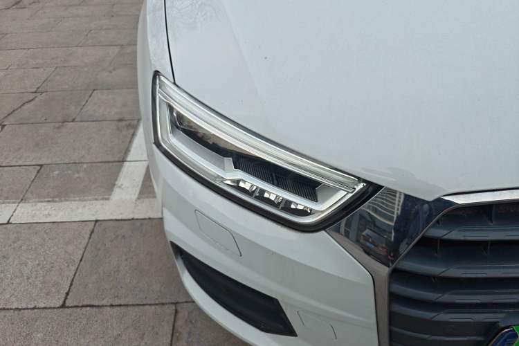 Used Audi Q3 2018 30th Anniversary Edition 35 TFSI Fashion Model Right Front Headlight