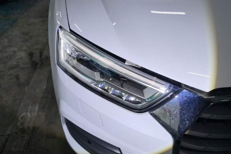 Used Audi Q3 2018 30th Anniversary Edition 30 TFSI Fashion Model Right Front Headlight