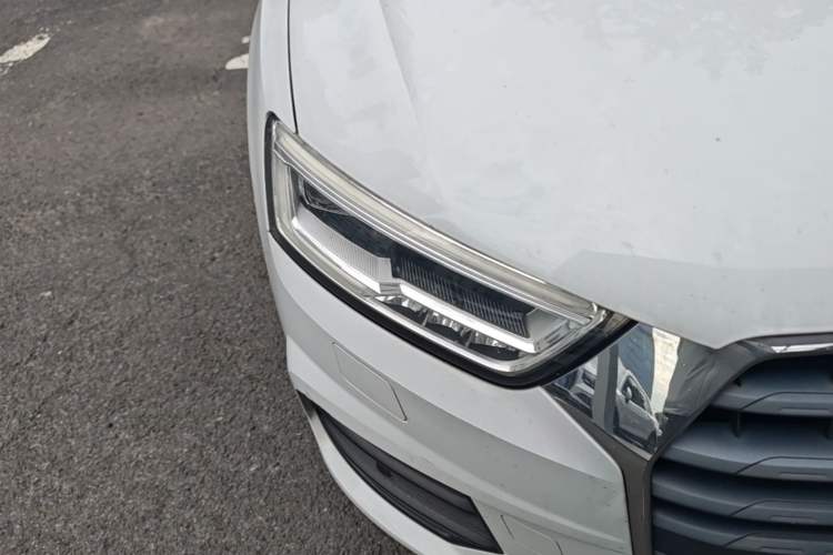 Used Audi Q3 2018 30th Anniversary Edition 30 TFSI Fashion Model Right Front Headlight
