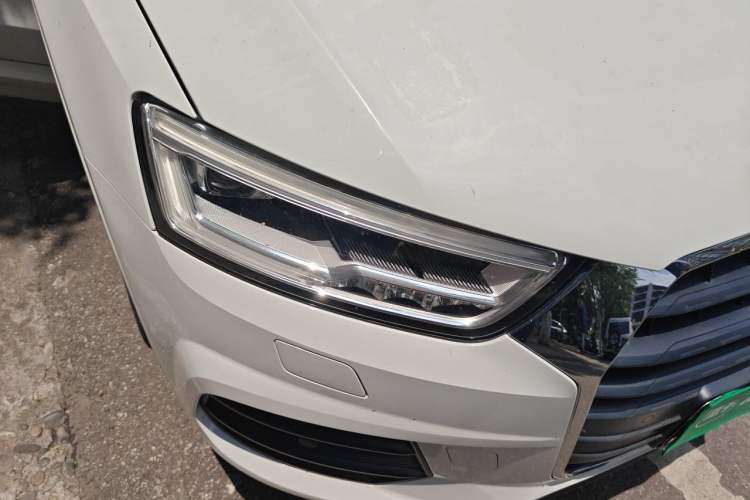 Used Audi Q3 2018 30th Anniversary Edition 30 TFSI Fashion Model Right Front Headlight