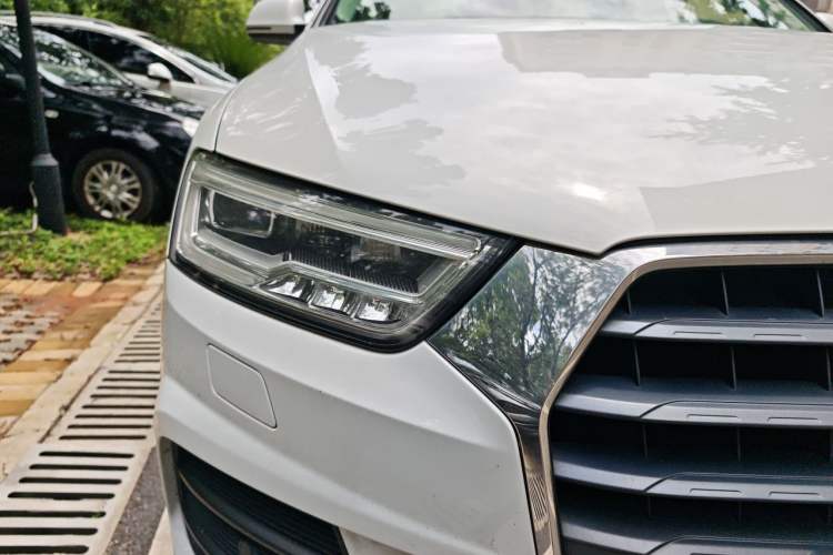 Used Audi Q3 2018 30th Anniversary Edition 30 TFSI Style Model Right Front Headlight