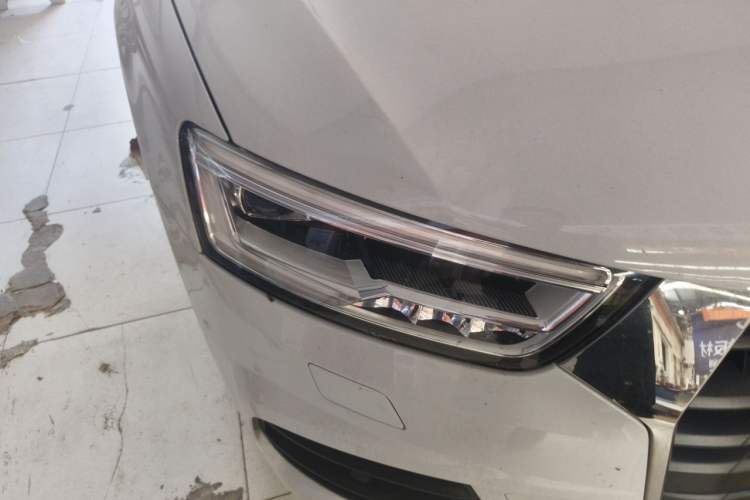 Used Audi Q3 2018 30th Anniversary Edition 30 TFSI Fashion Model Right Front Headlight