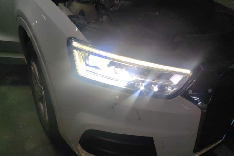 Used Audi Q3 2018 30th Anniversary Edition 30 TFSI Fashion Model Right Front Headlight