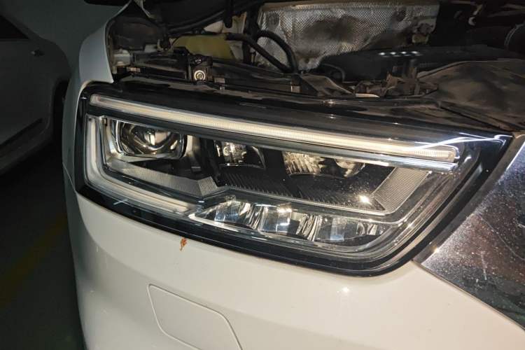 Used Audi Q3 2018 30th Anniversary Edition 35 TFSI Sport Model Right Front Headlight
