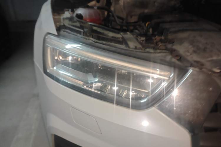 Used Audi Q3 2018 30th Anniversary Edition 30 TFSI Fashion Model Right Front Headlight