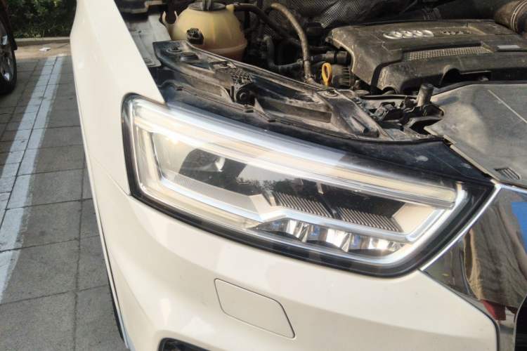 Used Audi Q3 2018 30th Anniversary Edition 40 TFSI quattro all-wheel-drive sport model Right Front Headlight