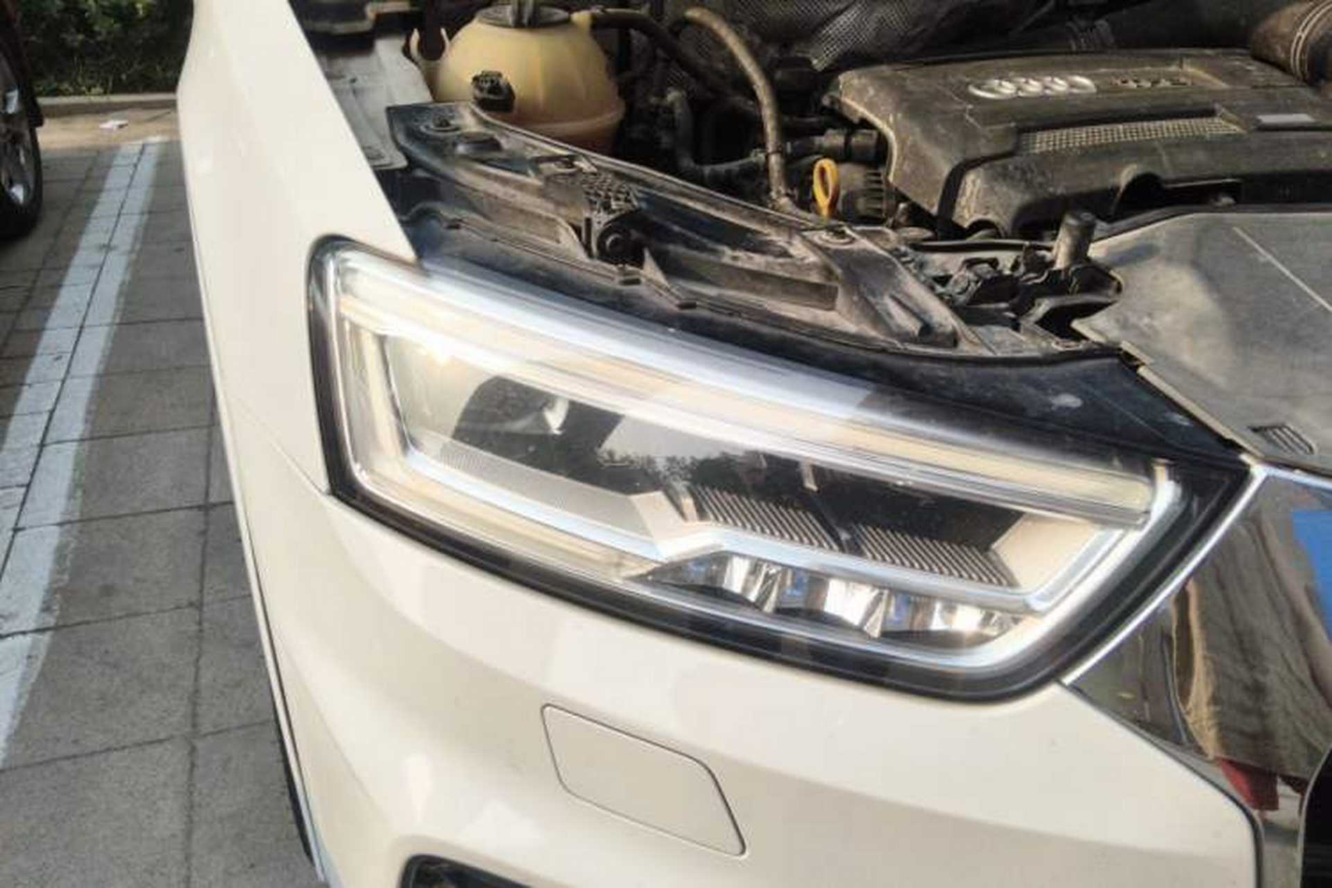 Used Audi Q3 2018 30th Anniversary Edition 40 TFSI quattro all-wheel-drive sport model Right Front Headlight