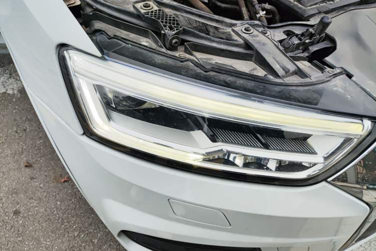 Used Audi Q3 2018 30th Anniversary Edition 30 TFSI Fashion Model Right Front Headlight