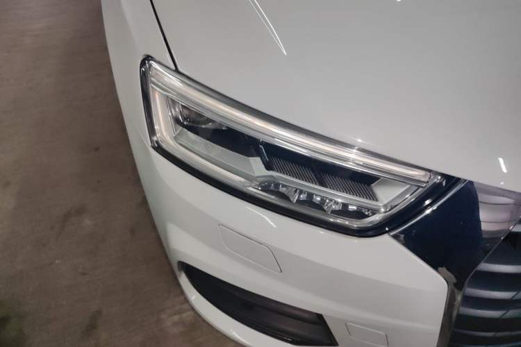 Used Audi Q3 2018 30th Anniversary Edition 30 TFSI Style Model Right Front Headlight