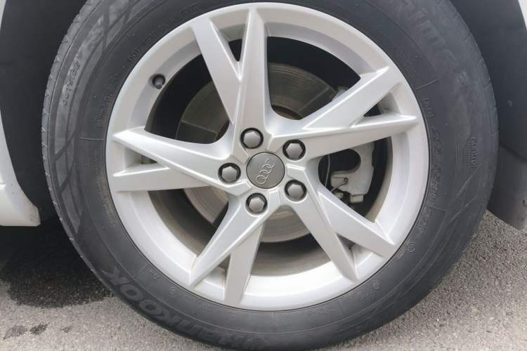 Used Audi Q3 2018 30th Anniversary Edition 30 TFSI Fashion Model Right Front Wheel Hub