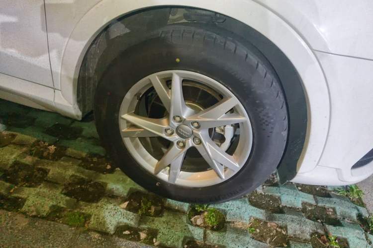Used Audi Q3 2018 30th Anniversary Edition 30 TFSI Fashion Model Right Front Wheel Hub
