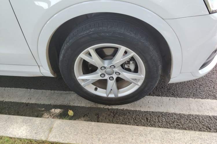 Used Audi Q3 2018 30th Anniversary Edition 30 TFSI Fashion Model Right Front Wheel Hub