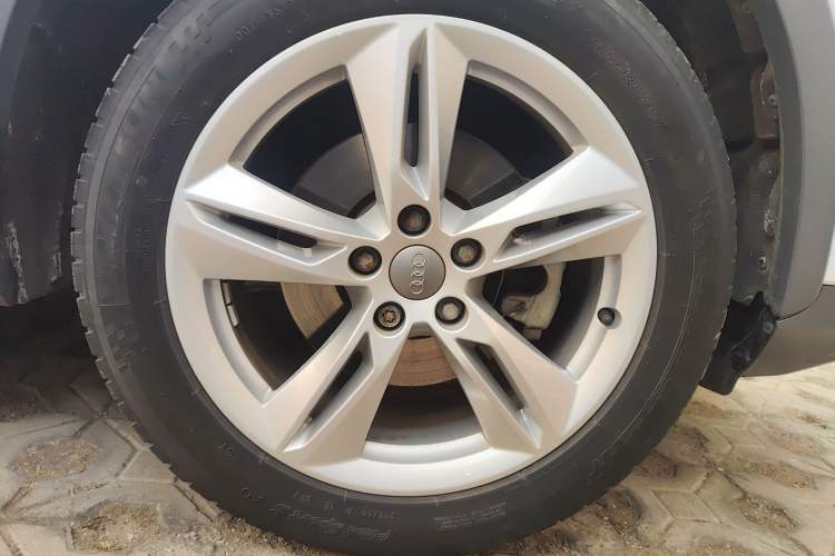 Used Audi Q3 2018 30th Anniversary Edition 30 TFSI Style Model Right Front Wheel Hub