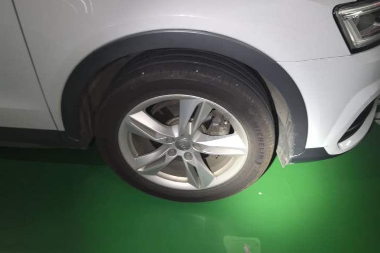 Used Audi Q3 2018 30th Anniversary Edition 30 TFSI Style Model Right Front Wheel Hub