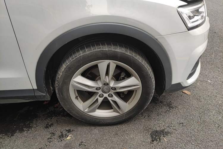 Used Audi Q3 2018 30th Anniversary Edition 30 TFSI Style Model Right Front Wheel Hub