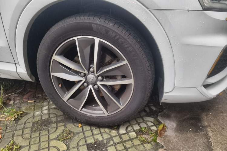 Used Audi Q3 2018 35 TFSI Fashion Edition Collector's Model Right Front Wheel Hub