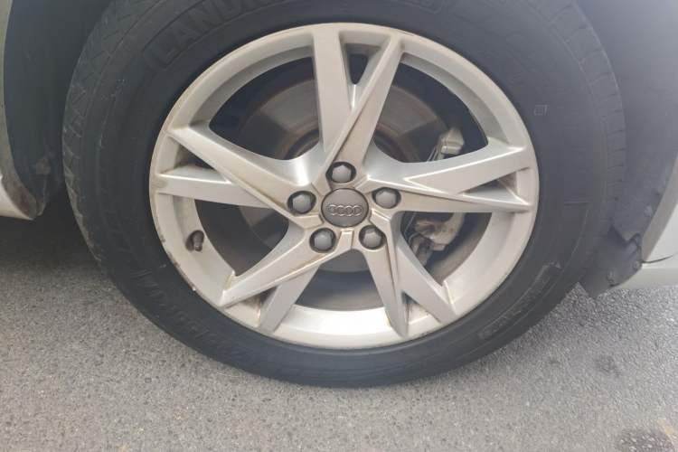 Used Audi Q3 2018 30th Anniversary Edition 30 TFSI Fashion Model Right Front Wheel Hub