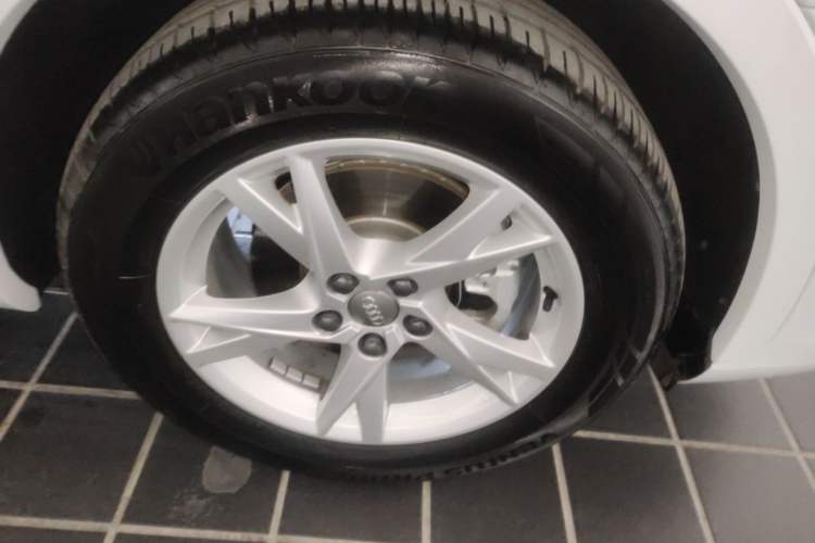 Used Audi Q3 2018 30th Anniversary Edition 30 TFSI Fashion Model Right Front Wheel Hub