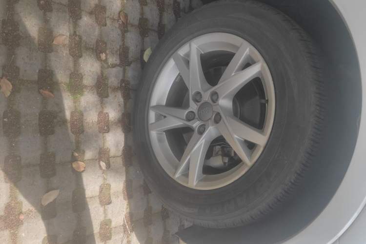 Used Audi Q3 2018 30th Anniversary Edition 30 TFSI Fashion Model Right Front Wheel Hub