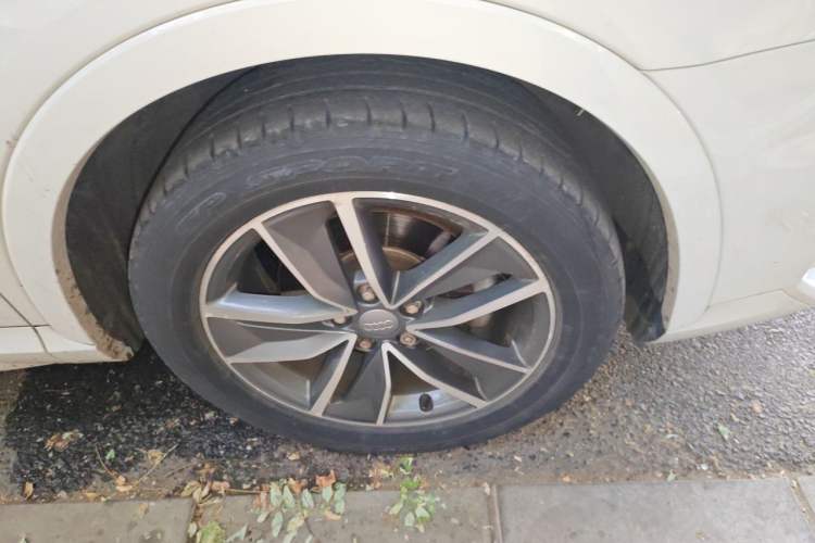 Used Audi Q3 2018 30 TFSI Fashion Edition Collector's Version Right Front Wheel Hub