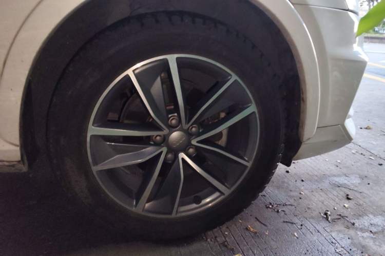 Used Audi Q3 2018 30 TFSI Fashion Edition Collector's Version Right Front Wheel Hub