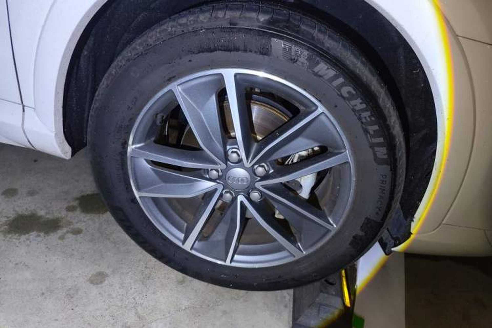 Used Audi Q3 2018 30th Anniversary Edition 35 TFSI Sport Model Right Front Wheel Hub