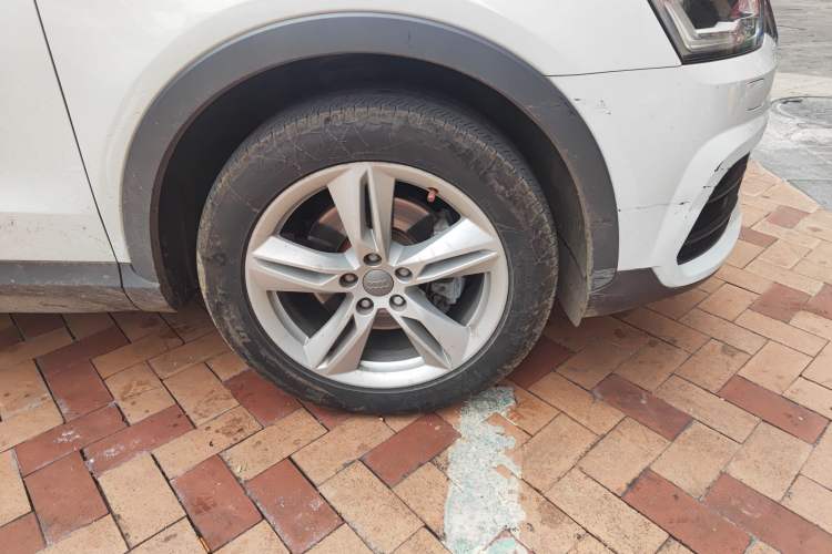 Used Audi Q3 2018 30th Anniversary Edition 30 TFSI Style Model Right Front Wheel Hub