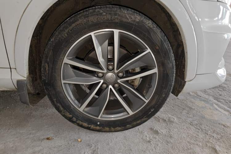 Used Audi Q3 2018 30th Anniversary Edition 35 TFSI Sport Model Right Front Wheel Hub
