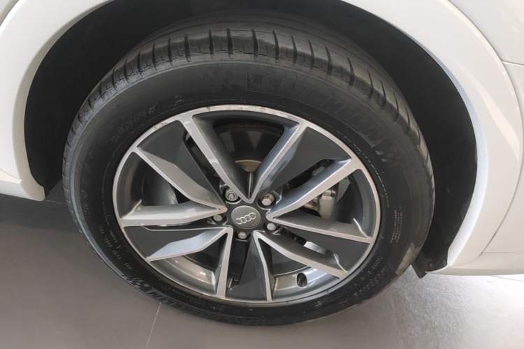 Used Audi Q3 2018 30th Anniversary Edition 30 TFSI Fashion Model Right Front Wheel Hub