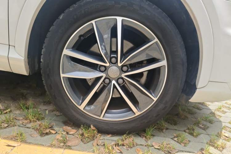 Used Audi Q3 2018 35 TFSI Fashion Edition Collector's Model Right Front Wheel Hub