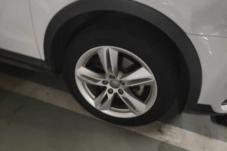 Used Audi Q3 2018 30th Anniversary Edition 30 TFSI Style Model Right Front Wheel Hub