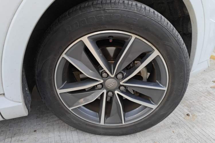 Used Audi Q3 2018 30 TFSI Fashion Edition Collector's Version Right Front Wheel Hub