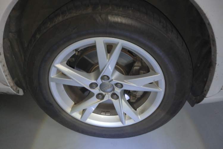 Used Audi Q3 2018 30th Anniversary Edition 30 TFSI Fashion Model Right Front Wheel Hub