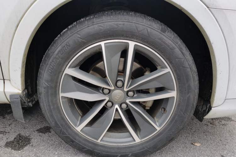 Used Audi Q3 2018 30th Anniversary Edition 35 TFSI Sport Model Right Front Wheel Hub