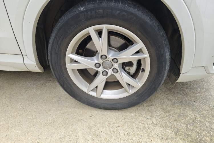 Used Audi Q3 2018 30th Anniversary Edition 30 TFSI Fashion Model Right Front Wheel Hub