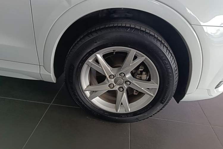 Used Audi Q3 2018 30th Anniversary Edition 30 TFSI Fashion Model Right Front Wheel Hub