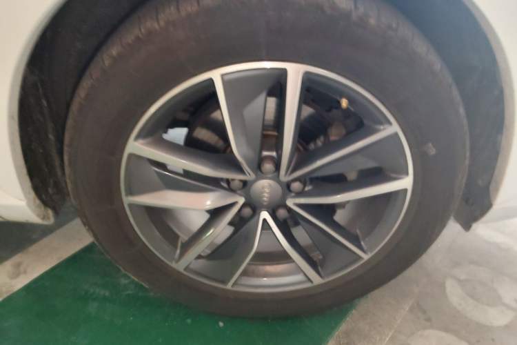 Used Audi Q3 2018 30 TFSI Fashion Edition Collector's Version Right Front Wheel Hub