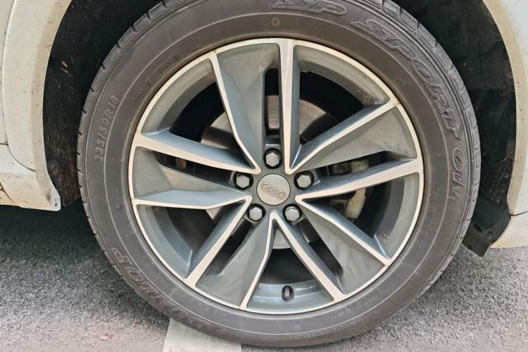Used Audi Q3 2018 30th Anniversary Edition 30 TFSI Style Model Right Front Wheel Hub