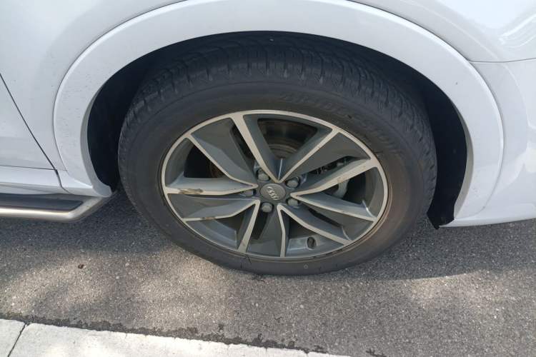 Used Audi Q3 2018 30th Anniversary Edition 40 TFSI quattro all-wheel-drive sport model Right Front Wheel Hub