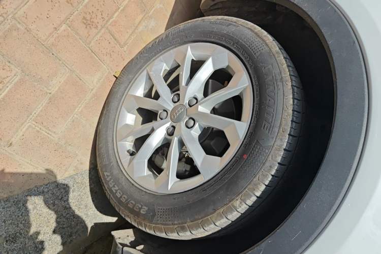 Used Audi Q3 2018 30th Anniversary Edition 30 TFSI Standard Model Right Front Wheel Hub