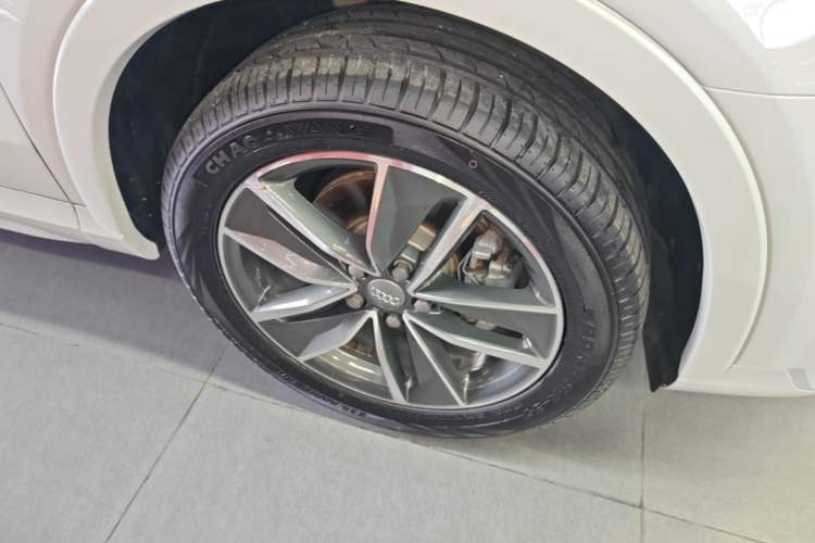 Used Audi Q3 2018 30 TFSI Fashion Edition Collector's Version Right Front Wheel Hub