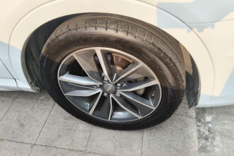 Used Audi Q3 2018 30th Anniversary Edition 40 TFSI quattro all-wheel-drive sport model Right Front Wheel Hub