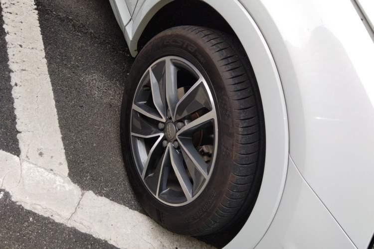 Used Audi Q3 2018 30 TFSI Fashion Edition Collector's Version Right Front Wheel Hub