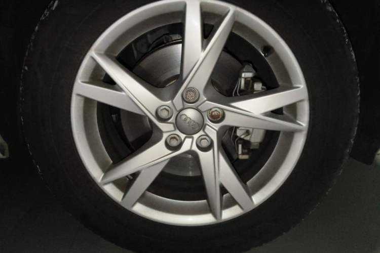 Used Audi Q3 2018 30th Anniversary Edition 30 TFSI Standard Model Right Front Wheel Hub