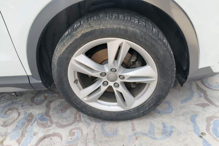 Used Audi Q3 2018 30th Anniversary Edition 30 TFSI Style Model Right Front Wheel Hub